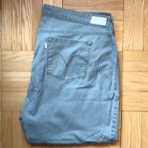Levi’s Mid Rise Skinny Jeans 22W
